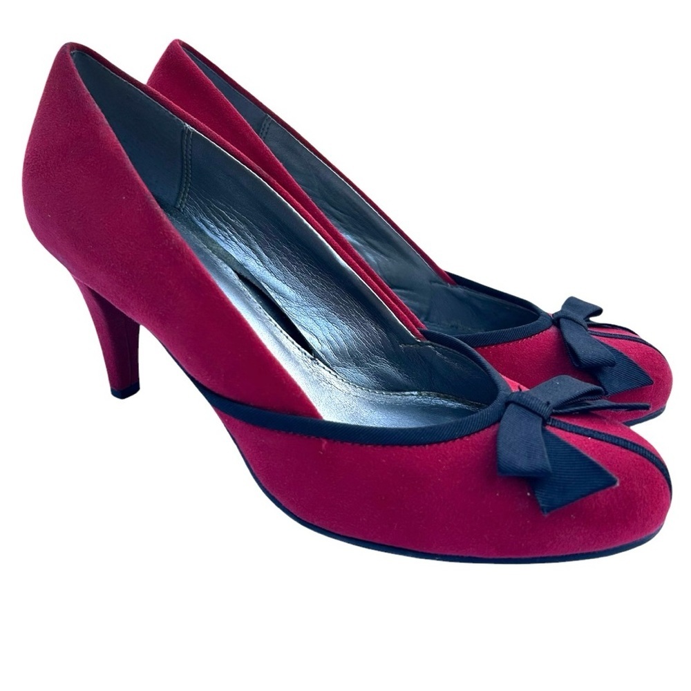 Liz Claiborne Jadyn suede bow heels 6